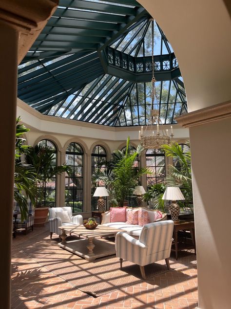 Spanish Sunroom, Sunroom Victorian, Solarium Room Sunroom Addition, Sunroom Aesthetic, Decorating Sunroom, Indoor Sunroom Ideas, Sunroom Window Treatments, Orangery Interior, Solarium Room