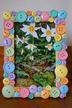 Button Frames Ideas, Button Crafts For Kids, Mop Buttons, Button Creations, Frame Christmas, Button Frames, Button Picture, Diy Buttons, Button Art