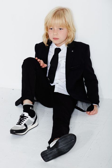 Sneakers (nix upturned toe)_ Karl Lagerfeld Kids black jacket and white, black and grey trainers Karl Lagerfeld Kids, Chic Kids, Grey Trainers, Kid Boy, Chic Blazer, Kids Couture, Rock Chic, Baby Pants, Kids Black