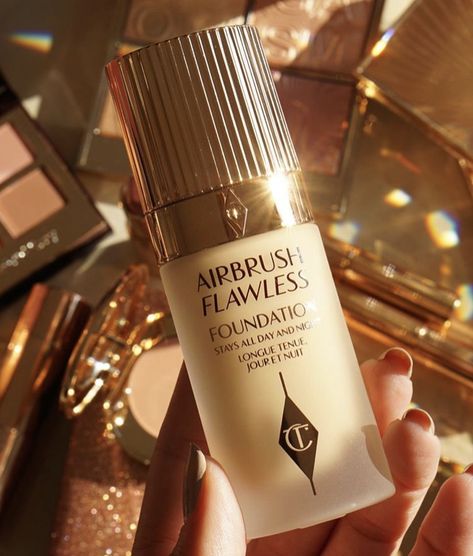 Airbrush flawless foundation by Charlotte tilbury #beautytips Airbrush Flawless Foundation, Charlotte Tilbury Airbrush Flawless, Face Mask Brush, Airbrush Foundation, Flawless Foundation, Foundation Shades, Best Foundation, Younger Looking Skin, Cosmetics Brands