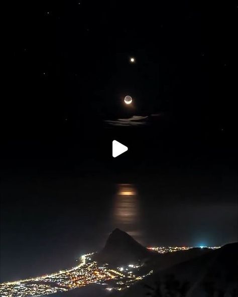 Astronomy | Space | Universe on Instagram: "Behold the beauty of the Moon🥰🌕 Follow @thedeepastronomy fore more ❤️  All the videos you see here are captured from West O'ahu, Hawai'i by a very talented stargazer Travis Shak also known as @nahoku808 on Instagram. Despite his colorblindness, Travis shows the mesmerizing colors of the night sky through his time-lapse videos.  Video Descriptions:  👉🏽1st Video: This time-lapse video captures the Moon and Venus setting.  👉🏽3rd Video: This video features the timelapse of the moon captured on the night of 7th Dec 2021.  👉🏽4th Video: This time-lapse video features The Moon, Venus, & Pleiades Cluster rising just before sunrise.  👉🏽5th Video: This timelapse video features a sunset and moonset in a single frame captured on 27th Sept 2022.  Vid Timelapse Video, Space Universe, Before Sunrise, Time Lapse Video, Video Capture, Time Lapse, Night Sky, Night Skies, Astronomy