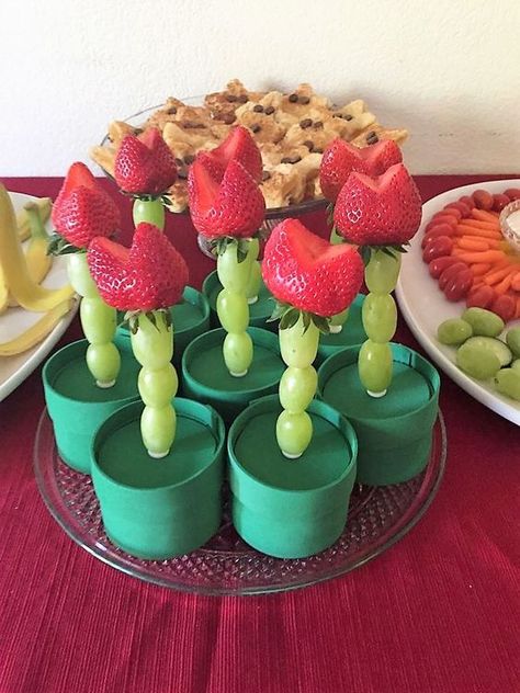 Super Mario Sweets Table, Simple Super Mario Birthday, Super Mario Bros Treat Ideas, Mario Bros Strawberries, Diy Super Mario Mushroom, Mario Goody Bags, Yoshi Shell Diy, Mario Snack Board, Bowser Cake Pops