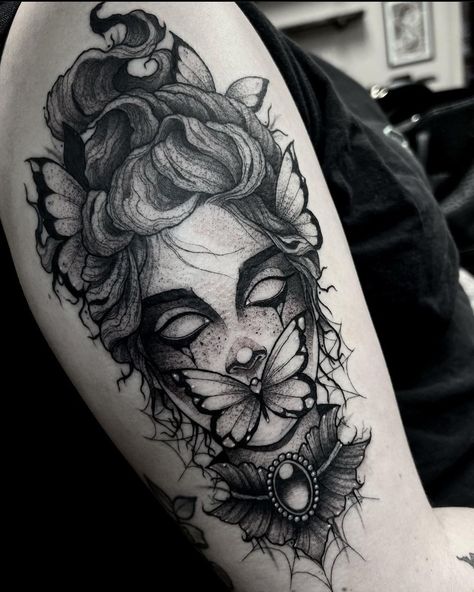 Black And Grey Woman Tattoo, Gothic Tattoo Thigh, Tattoo Style Wallpaper, Swamp Witch Tattoo, Dark Edgy Tattoo Ideas, Black Fairy Tattoos For Women, Gothic Female Tattoo, Witchy Virgo Tattoo, Gothic Leg Tattoo Women