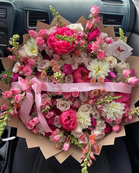 EXTRA LARGE Mix Flower Bouquet 🌸 Sneaker Flower Arrangement, Flower Bouquet Black Wrap, 50 Flowers Bouquet, Big Bouquets Of Flowers, Custom Flower Bouquet, Trending Bouquets, Huge Rose Bouquet, Giant Bouquet Of Flowers, Mix Flower Bouquet