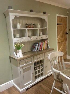 Shabby Chic Farmhouse Kitchen, Dresser Farmhouse, Dining Room Dresser, Dresser Styling, French Dresser, Shabby Chic Wallpaper, Kitchen Unit, Welsh Dresser, Kitchen Dresser