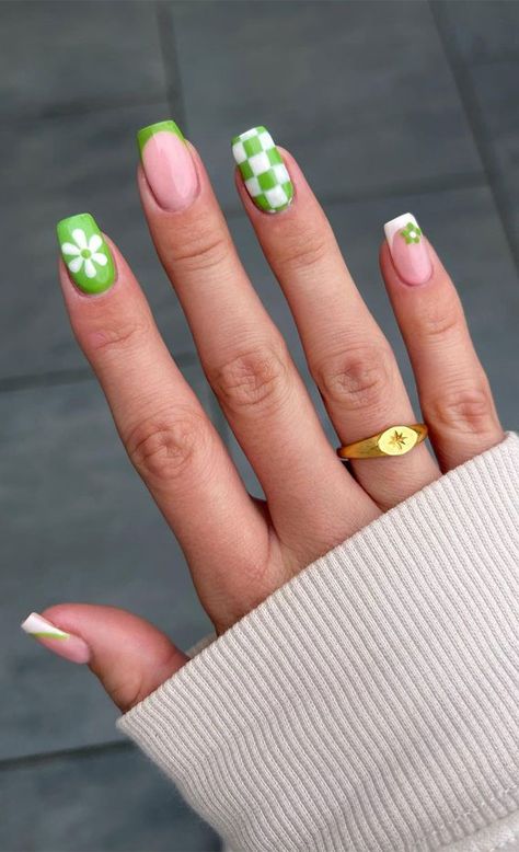 St Patricks Nail Designs, Saint Patrick Nail, St Patricks Day Nails, Retro Nails, Square Nail, Floral Nail Designs, White Nail, Dipped Nails, Floral Nails