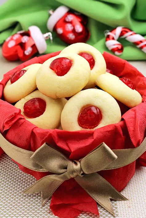 Christmas Cherry Cookies, Maraschino Cherry Shortbread Cookies, Cherry Shortbread Cookies, Cherry Shortbread, Cherry Cookies Recipes, Delicious Christmas Desserts, Christmas Shortbread, Cherry Cookies, Maraschino Cherries