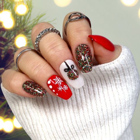 Getting into the festive spirit over here with these holiday nails! ✨ Featuring: ❤️Merry & Bright 🎄Tangled Tinsel 🤍Ivory Silk This set is the perfect blend of sparkle, charm, and holiday cheer. Which nail is your favorite?🎄💅 . . . #dippowder #dippowdernails #christmasnails #holidaynails #nailartinspo #dippedinbeautynails #merryandbright Polish Ideas, Dip Powder Nails, Ivory Silk, Holiday Nails, Christmas Nails, Merry And Bright, Holiday Cheer, Tangled, Nail Art