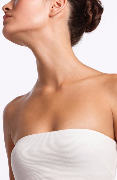 You probably have a daily routine to take care of the skin on your face, but are you properly caring for the skin on your neck and décolleté? Learn how to help keep this area looking youthful! Smooth Neck, Neck Aesthetic, Youthful Aesthetic, Perfect Skin Face, Med Spa Marketing, Facial Routines, Crepey Skin, Aesthetic Clinic, Simple Skincare Routine