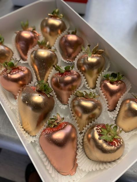 Valentine's Cakes, Chocolate Covered Strawberry Recipe, Chocolate Covered Strawberries Bouquet, Sugar Pop, Chocolate Covered Fruit, Chocolate Covered Marshmallows, Shower Desserts, Chocolate Gold, Chocolate Covered Treats