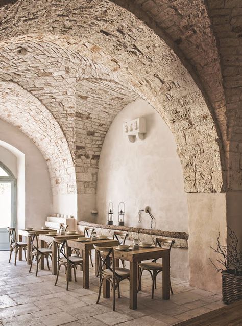 Masseria Le Carrube, An old farm transformed into a charming hotel Italian Farmhouse, Piscina Interior, Stone And Wood, Tuscan Design, Italian Home, Interiors Dream, Small Hotel, Stone Walls, Wood Rustic