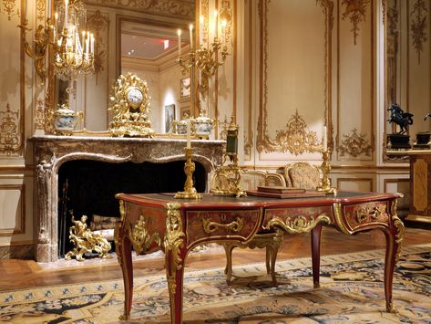 Gilded Furniture, Rococo Interior, Classical Interior, French Rococo, French Interiors, French Interior, Rococo Style, French Furniture, French Decor