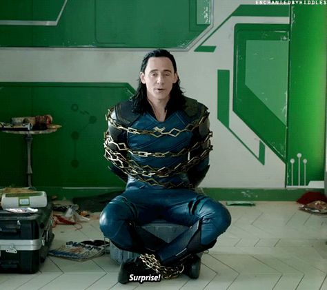 Loki in Chains- Ragnarok Thor Ragnarok Costume, Thor Ragnarok 2017, Loki God Of Mischief, Thor Loki, Thor Ragnarok, Thomas William Hiddleston, Jack Kirby, Loki Marvel, Loki Thor