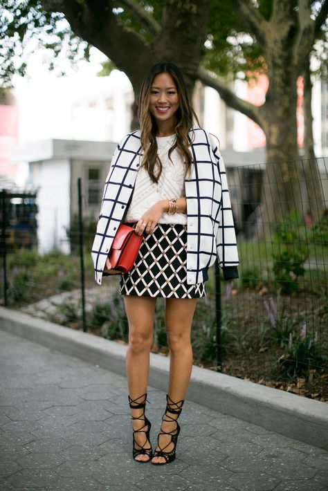 Black and white print mixing - classic and modern at the same time. Skirts Style, Print Mixing, Street Style New York, New York Fashion Week Street Style, Nyc Street Style, Fashion Week Spring 2014, Nyfw Street Style, Song Of Style, Popsugar Fashion