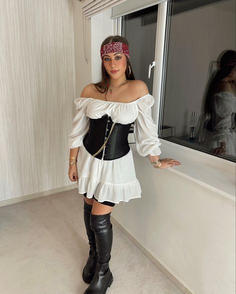 Halloween Pirate Costume, Epic Halloween Costumes, Party Dress Codes, Female Pirate Costume, Duo Costumes, Diy Costumes Women, Pirate Halloween, Princess Costume, Pirate Costume