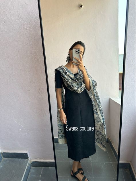 Kalamkari Dupatta, Simple Indian Suits, Dress Designs For Stitching, Black Kurta, Stylish Kurtis Design, Trendy Outfits Indian, New Kurti Designs, Churidar Designs, Simple Kurta Designs