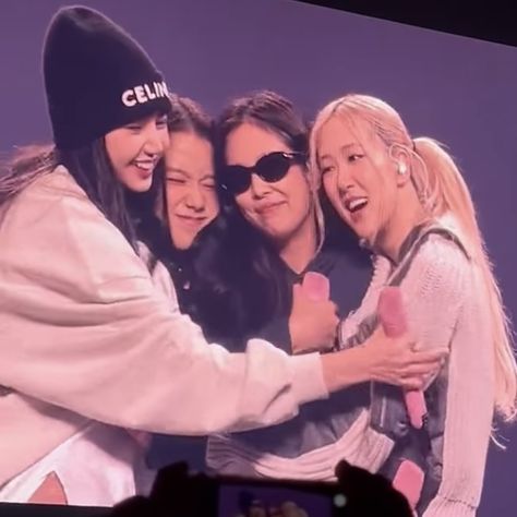 blackpink lq lisa jisoo jennie rosé born pink tour Pink Tour, Kpop Couples, Blackpink Members, Lisa Blackpink Wallpaper, Jennie Lisa, Blackpink Photos, Black Pink Kpop, Blackpink Jisoo, Yg Entertainment