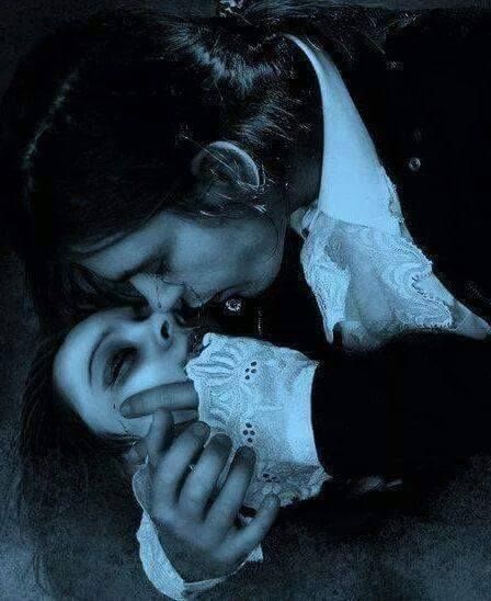 Vampire Romances, Vampire Love, Vampire Goth, Vampires And Werewolves, Gothic Vampire, Dark Love, Gothic Romance, Vampire Art, Romantic Goth