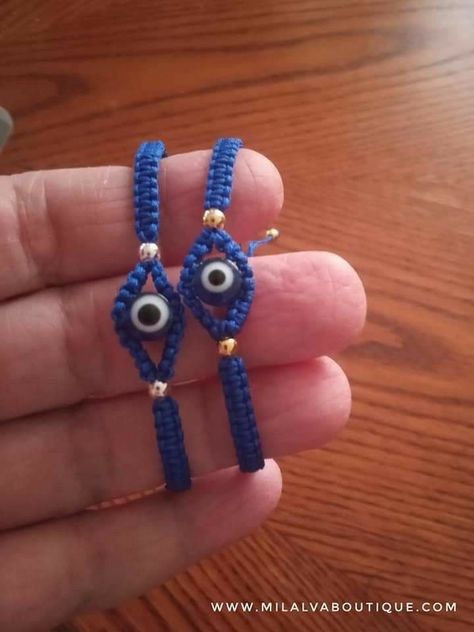 Evil Eye Jewelry Bracelet, Square Knot Bracelets, Macrame Jewelry Tutorial, Plant Hanger Macrame, Macrame Bracelet Patterns, Diy Bracelet Designs, Diy Bracelets Patterns, Friend Bracelets, Macrame Bag