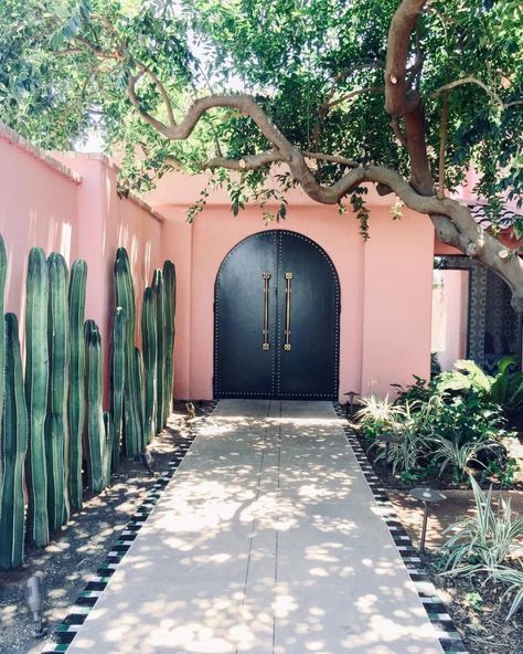 Palm Springs Sands Hotel and Spa Palm Springs Style, Sands Hotel, Pintura Exterior, Pink House, Trendy Bedroom, Bedroom Hotel, Spring Home, Dream Homes, 인테리어 디자인