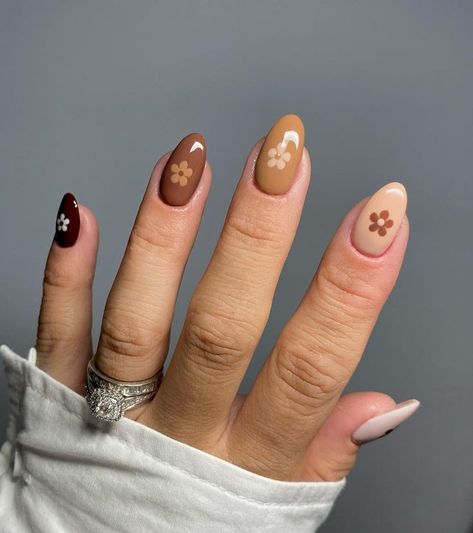 Fall Nail Ideas, Simple Fall Nails, September Nails, Fall Manicure, Fall Gel Nails, Cute Nails For Fall, Fall Nail Art, Fall Nail Colors, Brown Nails