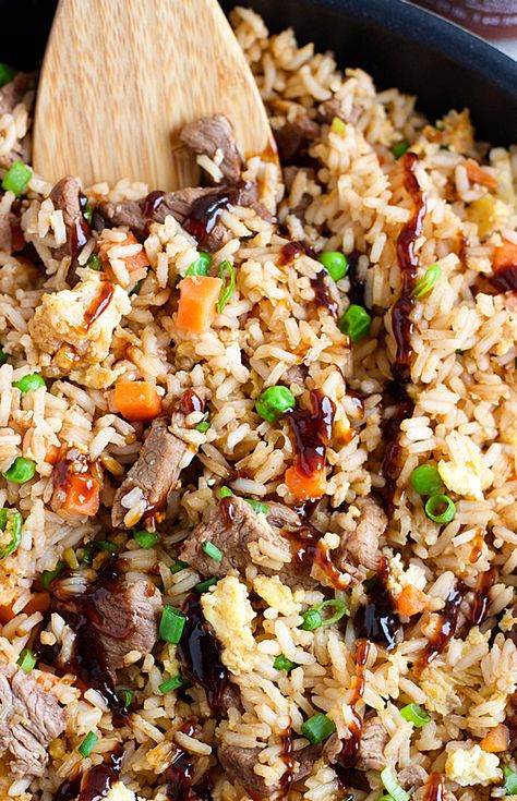 This Steak Fried Rice is a delicious, simple dinner that comes together in under 30 minutes. Perfect on it's own or as a side dish. Skirt Steak Fried Rice, Skirt Steak And Rice, Steak And Fried Rice, Steak Fried Rice, Leftover Steak Recipes, Beef Fried Rice, Steak And Rice, Weekly Menu Plan, Skillet Dinner Recipes