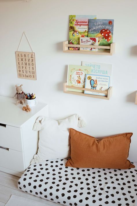 Montessori Reading Nook, Baby Reading Nook, Toddler Reading Corner Bedroom, Small Reading Nook Cozy Corner Kids, Kids Room Reading Nook, Toddler Cozy Corner, Crib Mattress Reading Nook, Tiny Toddler Bedroom, Toddler Reading Area