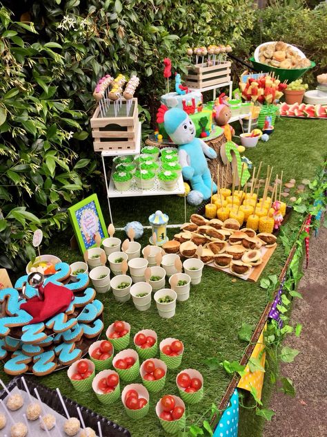 In The Night Garden Party Ideas, Iggle Piggle Party, In The Night Garden Birthday Party, In The Night Garden Cake, Garden Birthday Party Kids, Toddler Garden Party, Cbeebies Party, In The Night Garden Party, 1st Birthday Garden Party