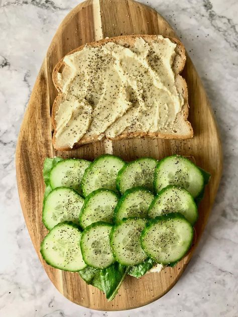 Cucumber Hummus, Veggie Sandwich Recipes, Vegan Cucumber, Spinach Sandwich, Ckd Recipes, Sandwich Toast, Hummus Sandwich, Sandwiches Recipes, English Afternoon Tea