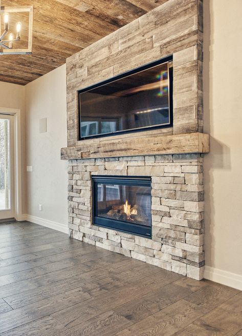 Tv Camino, Gas Fireplace Ideas Living Rooms, Fireplace And Tv, Basement Fireplace, Remodel Basement, Build A Fireplace, Brick Fireplace Makeover, Fireplace Tv Wall, Fireplace Built Ins