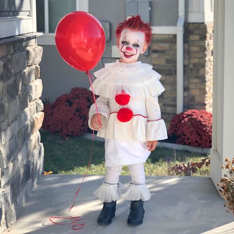 Pennywise costume kids. It clown It Clown Makeup Kids, It Family Costumes, Pennywise Family Costume, Scary Clown Kids Costume, Kids Scary Clown Costume, Kids Pennywise Makeup, Baby Pennywise Costume, Pennywise Diy Costume, Diy Pennywise Costume Kids