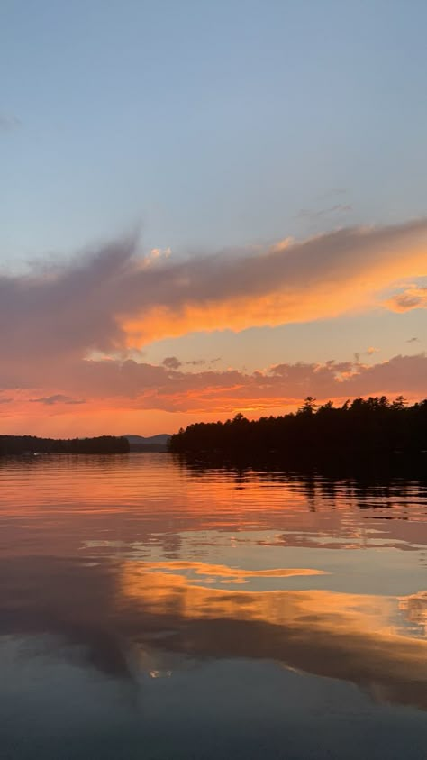 Lake At Sunset, Sunset On A Lake, Lake Life Aesthetic, Lake Aesthetics, Lake Sunsets, Pretty Lake, Pretty Sunsets, Sunset Over Lake, Art For Walls