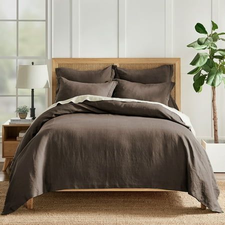 The 100% Linen Full/Queen Duvet Cover by Levtex Home is inspired by classic European styling and comes in this Cocoa color, as well as many other colors. This design will immediately transform your bedroom. Made with the softest linen, this duvet cover is pre-washed to give it a lived-in look. Breathable and cool to the touch, linen has long been valued as one of the most luxurious fabrics to sleep in. Among its many properties, linen is naturally temperature regulating. The duvet cover comes in Dark Duvet Covers, Men’s Bedding, Brown Bedding Aesthetic, Brown Bedding, Brown Duvet Covers, European Bedroom, Washed Linen Duvet Cover, Earthy Bedroom, Twin Xl Duvet Covers