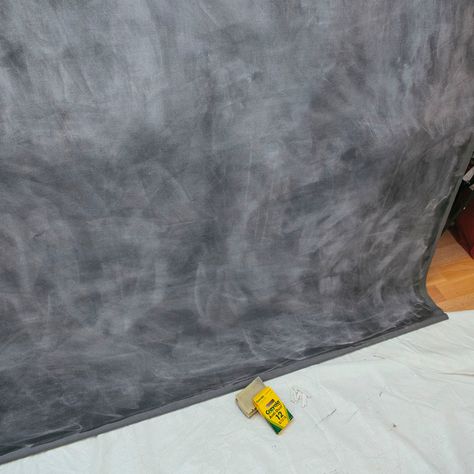 How to Make a DIY Mottled Backdrop for Just $30 Diy Black Backdrop Photography, Diy Photography Backdrops, Paint Backdrop, Photographer Backdrop, Painting Sheets, Photography Backdrops Diy, Diy Photo Backdrop, Painted Backdrops, Canvas Flowers