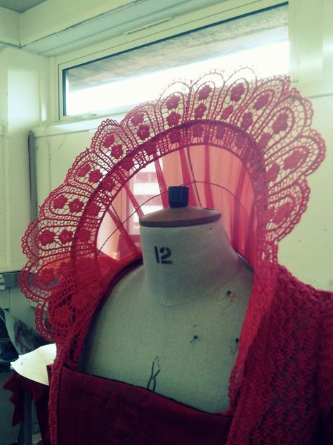 how to make an elizabethan collar | Rachael's costumes: Elizabethan Collar RED QUEEN Collar Tutorial, Meme Costume, Elizabethan Collar, Ruff Collar, Costume Tutorial, Big Collar, Cosplay Tutorial, Costume Patterns, Cosplay Diy