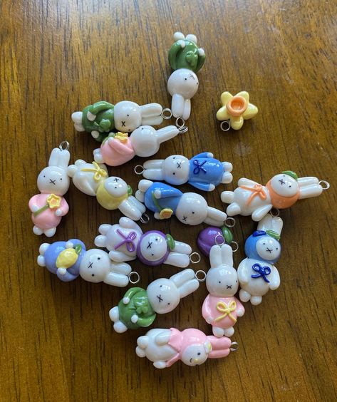 Miffy Polymer Clay, Diy Clay Charms, Miffy Charm, Charm Phone, Cute Bunny Pictures, Clay Magnets, Diy Air Dry Clay, Air Dry Clay Projects, Clay Diy Projects