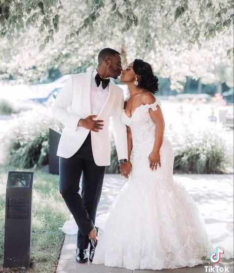 Wedding Picture Ideas Black People, Modern Groom Suit Wedding, Wedding Photo Ideas Groomsmen, Taller Bride, Groomsmen Pics, Black People Weddings, Beach Wedding Pics, Black Marriage, Groom Photoshoot