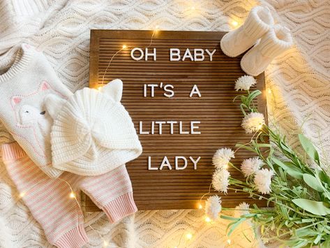 It's A... Baby Kemper Gender Reveal! » Growing Up Kemper Baby Girl Gender Announcement, Girl Gender Announcement, Baby Gender Announcements, Gender Reveal Pictures, Vom Avea Un Copil, Gender Reveal Photography, Simple Gender Reveal, Gender Announcement, Gender Reveal Announcement