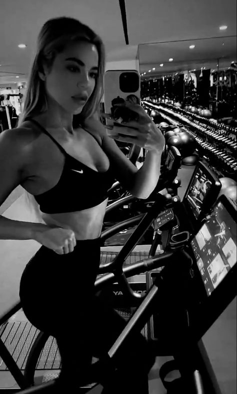 Kourtney Kardashian Workout, Khloe Kardashian Workout, Khloe Kardashian Weight, Kardashian Workout, Caption Instagram, Body Proportions, Kendall And Kylie, Kourtney Kardashian, Intense Workout