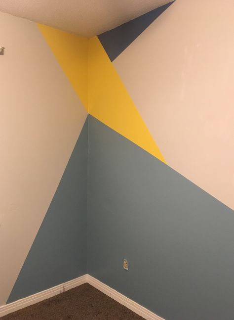 Accent Wall Geometric Design, Simple Geometric Wall Paint, Wall Painting Ideas Geometric, Painting Ideas Geometric, Geometric Wall Painting, Boy Room Accent Wall, Paint Design Ideas, Preteen Bedroom, Boy Room Paint