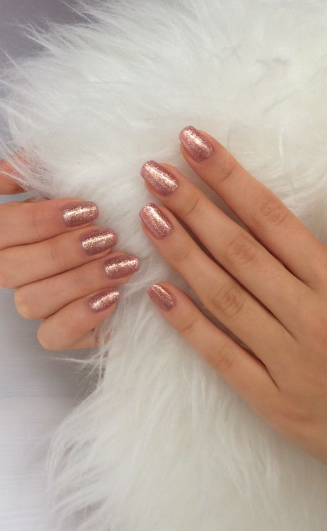 Rose Gold Nails Gold Nails Chrome, Chrome Nails Glitter, Glitter Nail Art Designs, Rose Gold Nails Glitter, Gold Gel Nails, Rose Gold Nail Art, Rose Gold Nail Polish, Nails Chrome, Gold Nail Polish