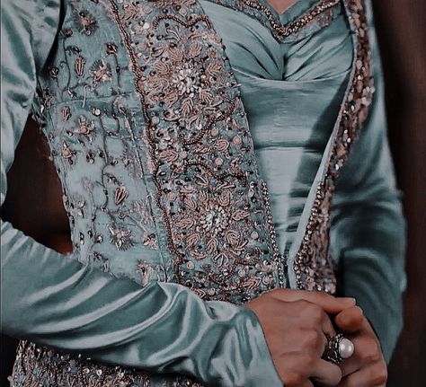 Arabian Princess, Jasmine Aladdin, Disney Princess Modern, Royalty Aesthetic, Targaryen Aesthetic, Royal Aesthetic, Aladdin And Jasmine, Modern Disney, Princess Jasmine