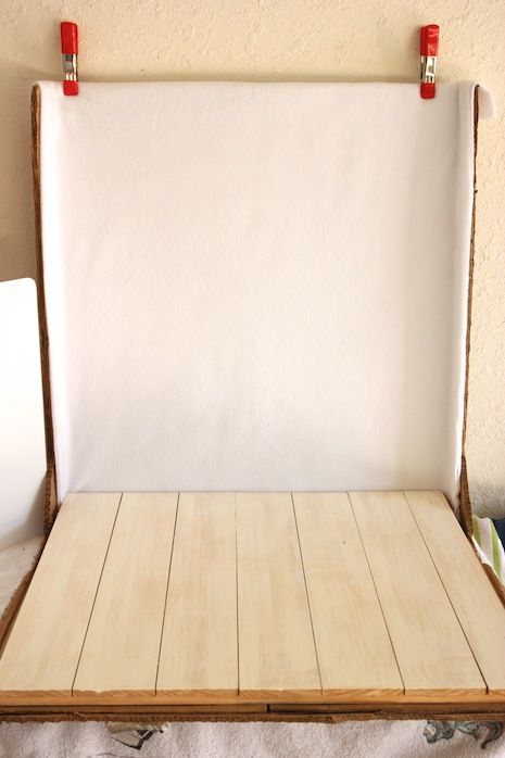 Mini Photo Studio Box Diy, Diy Photo Set Up Backdrop Ideas, Backdrop For Product Photography, Diy Cake Photo Backdrop, Cake Photo Backdrop, Diy Small Photo Backdrop, Diy Photo Backdrop For Food, Staging Food Photography, Diy Photo Box For Products