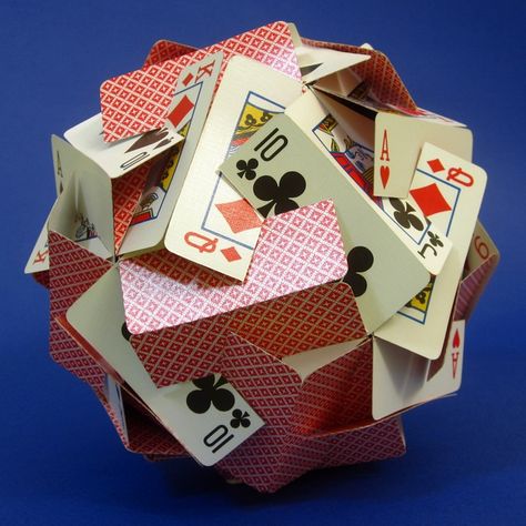 As soon as I get my hands on an incomplete deck of playing cards.... It only takes 30. Playing Card Crafts, Playing Cards Art, Geometric Sculpture, Art Carte, Math Art, Kirigami, Paper Sculpture, Deck Of Cards, Card Art