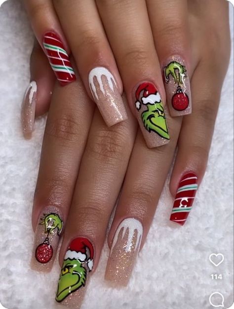 Long Dramatic Acrylic Nails, Grinch Nail Ideas, Grinch Christmas Nails, Grinch Nail Art, Grinch Nails, Green Christmas Nails, Xmas Nail Designs, Christmas Nail Art Ideas, Square Nail Designs