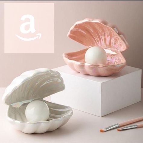 Seashell Lamp with Pearl Inside. Comes in White now available on amazon. Seashell With Pearl, Seashell Lamp, Room Decor Trippy, Ceramic Shell, Light Academia Room Decor, Artsy Room Decor, Trippy Room Decor, Witch Room Decor, Goth Room Decor