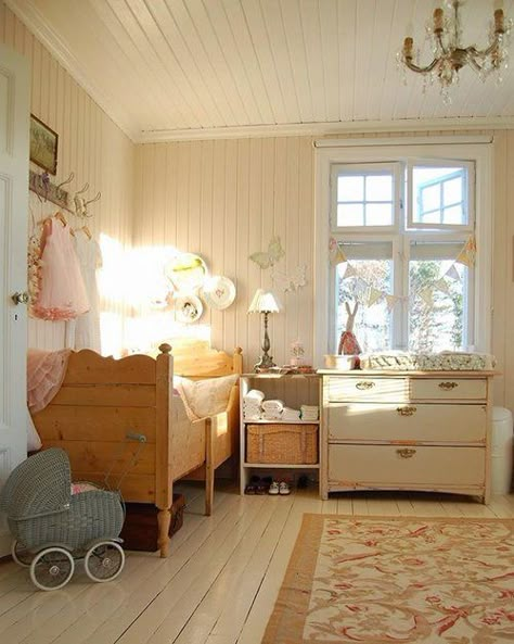 White Wooden Floor, White Wood Floors, Fresh Farmhouse, Wooden Floors, Girl’s Room, 아파트 인테리어, Big Girl Rooms, Decoration Inspiration, Baby's Room