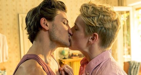 Louis Hofmann, John William Waterhouse, Gay Books, Men Kissing, 10% Happier, Romantic Drama, Movie Couples, Kissing Couples, Gay Love