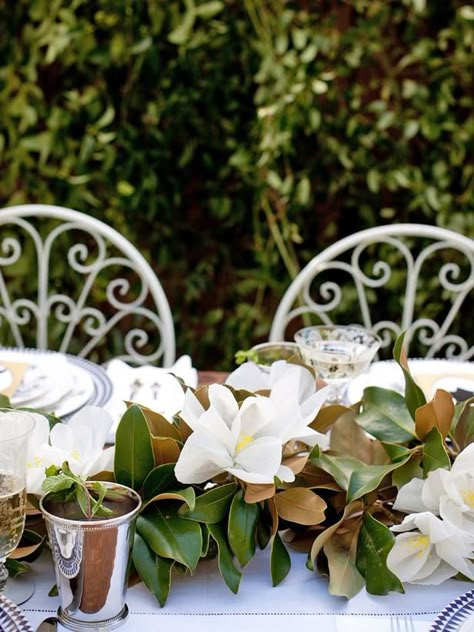 Magnolia Flower Centerpiece, Magnolia Wedding Flowers, Reception Greenery, Picture Wedding Centerpieces, Magnolia Centerpiece, Garland Centerpiece, Southern Style Wedding, Rose Ball, Magnolia Wedding