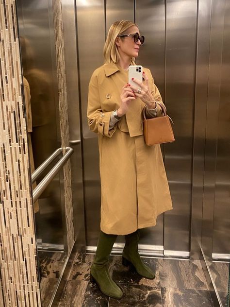 21st Century Style Icon: Kelly Rutherford — Square Magazine Kelly Rutherford Style, Birkin Mom, Square Magazine, Kelly Rutherford, Hero Black, Green Boots, Winter Outfit Inspiration, Boots Outfit, Gossip Girl